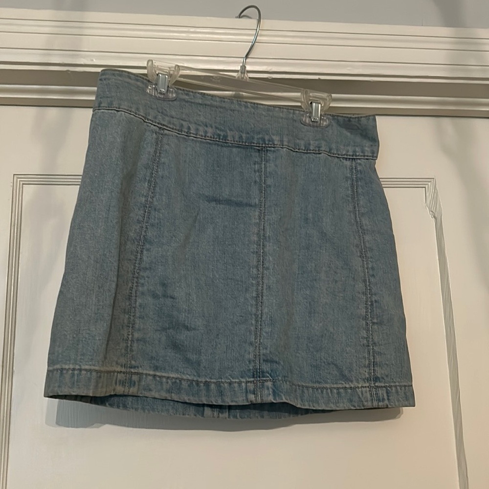 Free people light denim skirt, size 6